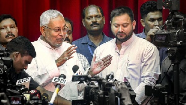 ದೇಶವನ್ನು ಉಳಿಸುವುದು, ಇಲ್ಲ ನಾಶಕ್ಕೆ ಸಹಕರಿಸುವುದು! ದೇಶವನ್ನು ಉಳಿಸುವುದು, ಇಲ್ಲ ನಾಶಕ್ಕೆ ಸಹಕರಿಸುವುದು!