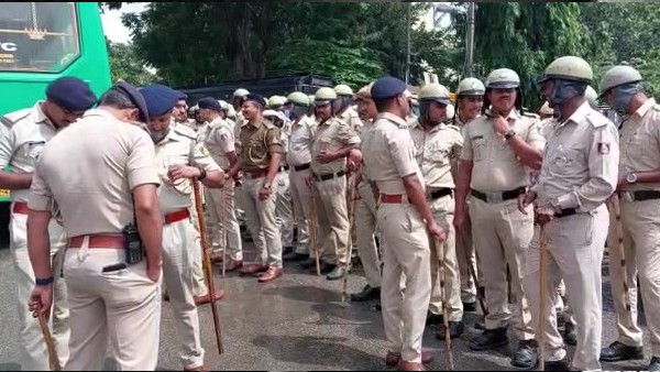 Police have arranged heavy security to Idgah Maidan For Ganeshotsava in Chamarajpet Police have arranged heavy security to Idgah Maidan For Ganeshotsava in Chamarajpet