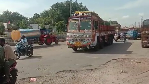  ಆತಂಕ ಸೃಷ್ಟಿಸುತ್ತಿರುವ ಭಾರಿ ವಾಹನಗಳು