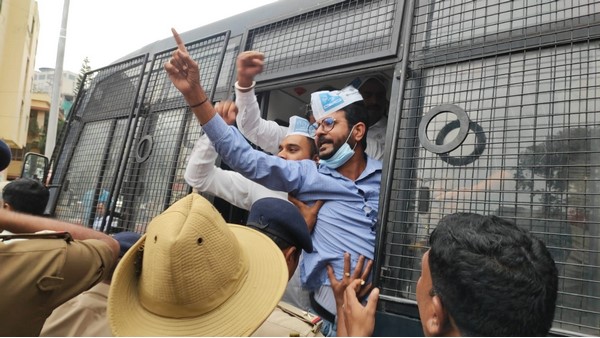 Arrest of AAP workers who were inaugurating Sivananda Steel Bridge at Bengaluru