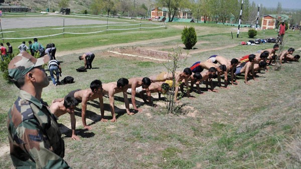ಹಾಸನದ ಜಿಲ್ಲಾ ಕ್ರೀಡಾಂಗಣದಲ್ಲಿ ರ‍್ಯಾಲಿ 
