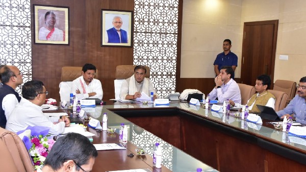 ರಾಜಕೀಯ ಪಕ್ಷಗಳೊಂದಿಗೆ ಸಮಾಲೋಚನೆ 