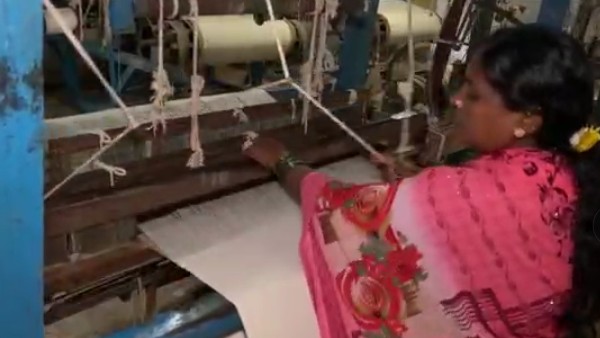 Weavers of National Flag Fabric to Request to Hike Salary in Bagalkot