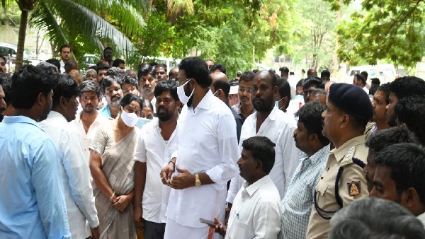 Three of a Family including 5 year Child Died in accident in Ballari