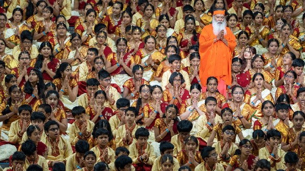 ಒಟ್ಟು 14 ವಿದೇಶಿಗರಿಂದ ಗೀತಾ ಪಠಣ ಒಟ್ಟು 14 ವಿದೇಶಿಗರಿಂದ ಗೀತಾ ಪಠಣ