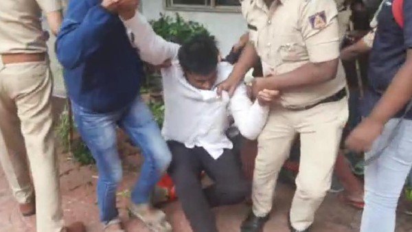  ಎಬಿವಿಪಿ ಕಾರ್ಯಕರ್ತರಿಂದ ಗೃಹ ಸಚಿವರ ನಿವಾಸಕ್ಕೆ ಮುತ್ತಿಗೆ 