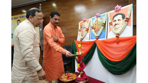 ರಾಜಕೀಯಕ್ಕಾಗಿ ಸಾವರ್ಕರ್ ಹೆಸರು ಬಳಕೆ ಖಂಡನೀಯ 