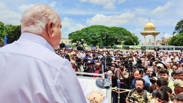 ಸಾವರ್ಕರ್ ಬಗ್ಗೆ ತಿಳಿವಳಿಕೆ ಕಡಿಮೆ ಸಾವರ್ಕರ್ ಬಗ್ಗೆ ತಿಳಿವಳಿಕೆ ಕಡಿಮೆ