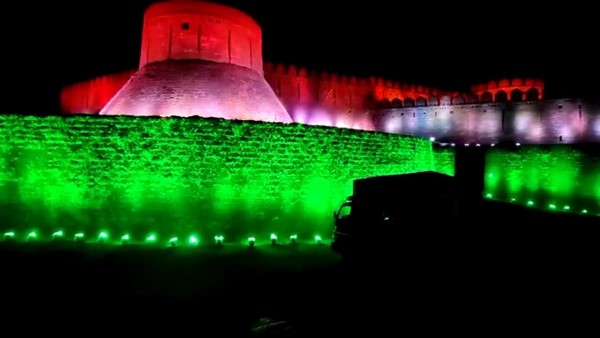  ಕೋಟೆಯ ಲೈಟ್‌ಗಳು ಕಂಗೊಳಿಸುವ ಸಮಯ