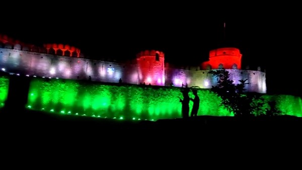  ಪ್ರವಾಸಿಗರನ್ನು ಕೈಬಿಸಿ ಕರೆಯುತ್ತಿದೆ ಕೋಟೆ