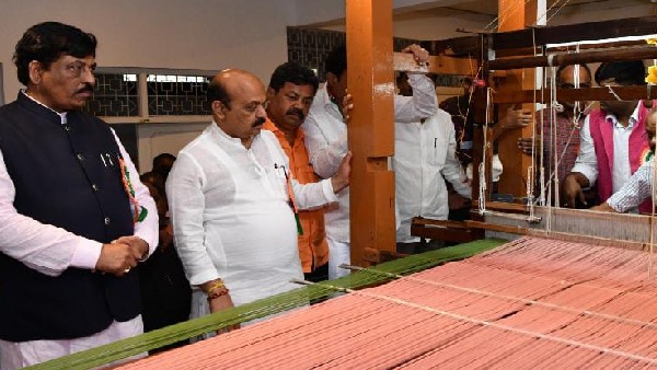 ಕೈ ಮಗ್ಗಗಳು ಸ್ವಾವಲಂಬನೆಯ ಸಂಕೇತ: ಸಿಎಂ 