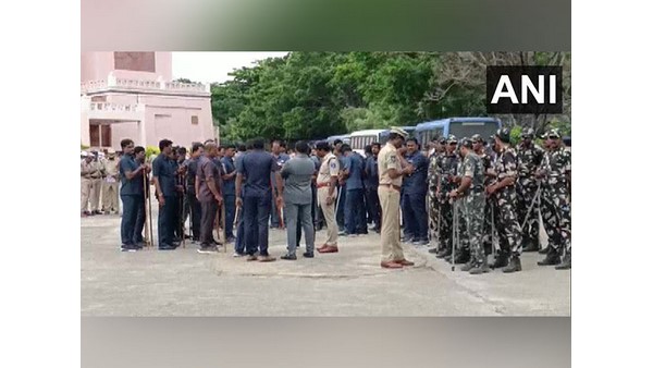  ಕಲಾವಿದನ ವಿರುದ್ಧ ಪ್ರತಿಭಟನೆಗೆ ಯೋಜನೆ 