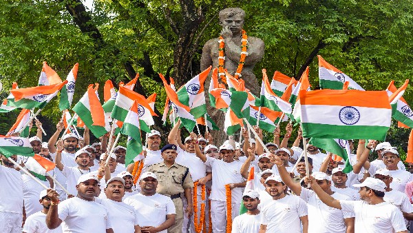 ಮೊದಲೇ ಸ್ಟಾಕ್ ಉಳಿದಿದ್ದ ಧ್ವಜಗಳೂ ಮಾರಾಟ 