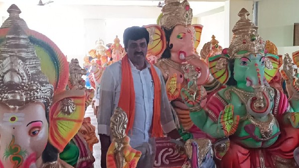 Ganesha Chaturthi: Political Leaders Gift Saree, TV and Ganesha Idols to Party Activists Ganesha Chaturthi: Political Leaders Gift Saree, TV and Ganesha Idols to Party Activists