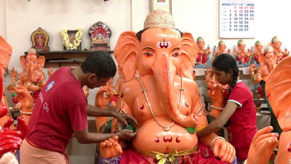  ಅಮೆರಿಕಾಗೆ ಗಣಪ ಮೂರ್ತಿ ಕಳುಹಿಸುವ ಕುಟಂಬ 