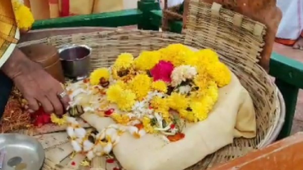 ಇಷ್ಟಾರ್ಥ ಸಿದ್ದಿಸಿದವರಿಂದ ಬಾಗಿನ ಇಷ್ಟಾರ್ಥ ಸಿದ್ದಿಸಿದವರಿಂದ ಬಾಗಿನ