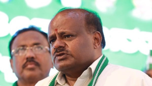ಮೊಟ್ಟೆ ಎಸೆಯುವುದು ಖಂಡನೀಯ ಮೊಟ್ಟೆ ಎಸೆಯುವುದು ಖಂಡನೀಯ