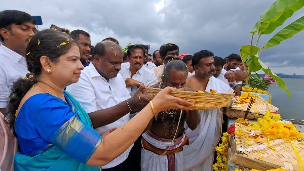 HD Kumaraswamy Criticises Siddaramaiah-DK Shivakumar Unity at Siddaramotsava 