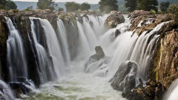 ಸದ್ಯಕ್ಕೆ ಜಲಪಾತಗಳಲ್ಲಿ ಸ್ನಾನ ನಿರ್ಬಂಧ 