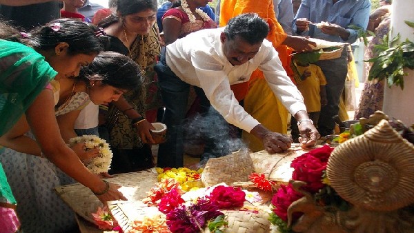  ನವದಂಪತಿ-ಮುತ್ತೈದೆಯರಿಂದ ಬಾಗಿನ