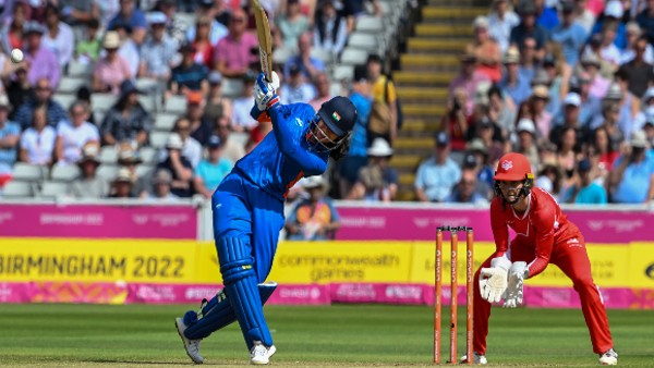  ಸ್ಮೃತಿ ಮಂದಾನ ಭರ್ಜರಿ ಬ್ಯಾಟಿಂಗ್ 