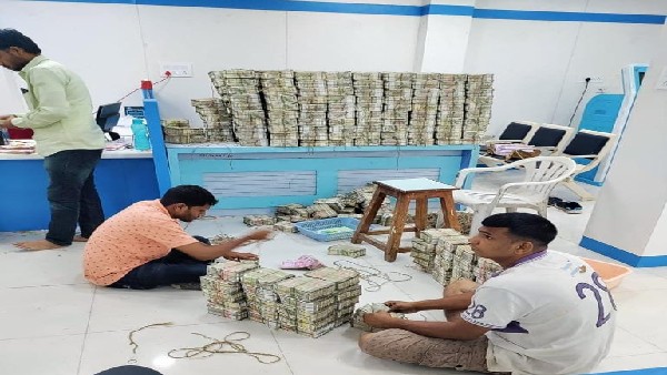 Tax Department seized Around ₹ 390 crore assets in Maharashtra Tax Department seized Around ₹ 390 crore assets in Maharashtra