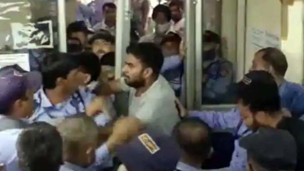 Students, security staff clash at premier varsity at JNU