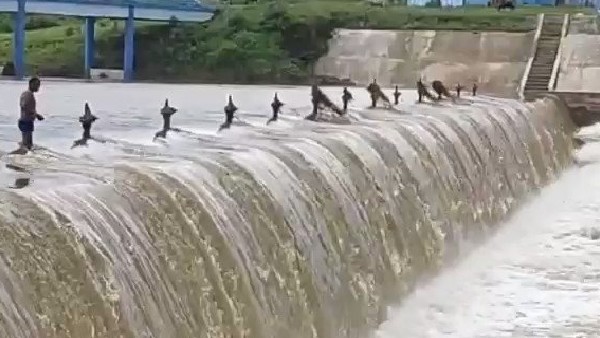 ತರಾಟೆ ತೆಗೆದುಕೊಂಡ ನೆಟ್ಟಿಗರು 