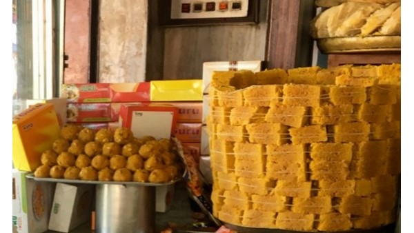 ಮೈಸೂರಲ್ಲಿ ಫೇಮ್ಸ್ ಗುರು ಸ್ವೀಟ್ಸ್ ಮಾರ್ಟ್ ಮೈಸೂರಲ್ಲಿ ಫೇಮ್ಸ್ ಗುರು ಸ್ವೀಟ್ಸ್ ಮಾರ್ಟ್