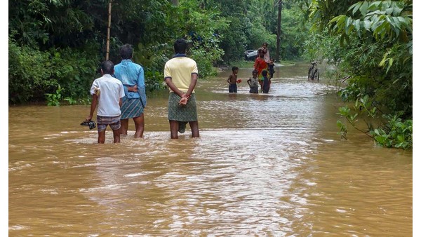 12 ಜಿಲ್ಲೆಗಳಿಗೆ ಆರೆಂಜ್ ಅಲರ್ಟ್ ನೀಡಿದ ಐಎಂಡಿ 12 ಜಿಲ್ಲೆಗಳಿಗೆ ಆರೆಂಜ್ ಅಲರ್ಟ್ ನೀಡಿದ ಐಎಂಡಿ
