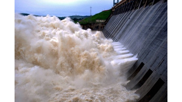 ಭರ್ತಿಯಾಗಿರುವ ಹಿರಾಕುಡ್ ಜಲಾಶಯ ಭರ್ತಿಯಾಗಿರುವ ಹಿರಾಕುಡ್ ಜಲಾಶಯ