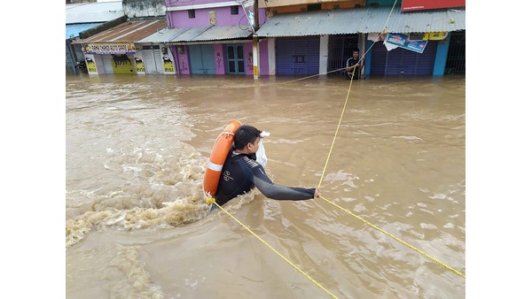 13 ಜಿಲ್ಲೆಗಳಲ್ಲಿ 5 ಲಕ್ಷ ಜನರಿಗೆ ತೊಂದರೆ 13 ಜಿಲ್ಲೆಗಳಲ್ಲಿ 5 ಲಕ್ಷ ಜನರಿಗೆ ತೊಂದರೆ