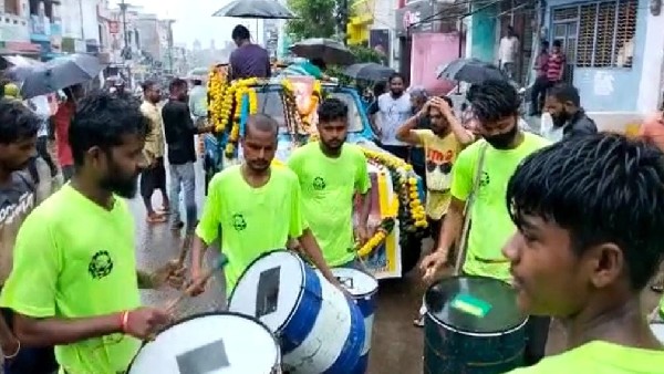 Odisha Family bids tearful farewell to pet dog with DJ, decorations