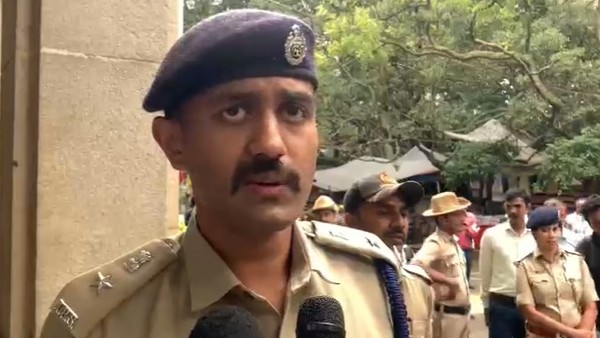 ತಾಯಿಯೇ ಮಗುವನ್ನು ಎಸೆಯುತ್ತಿರುವ ದೃಶ್ಯ 