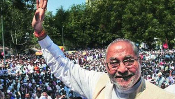 PM Modis brother Prahlad Modi protests in Delhi