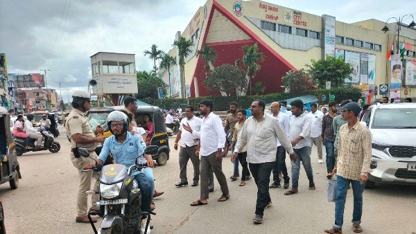 Union Minister Pralhad Joshi Slams Congress Leaders Over Savarkar Flex Row