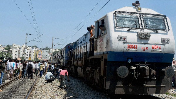  ರೈಲು ಸ್ವಯಂಚಾಲಿತವಾಗಿ ನಿಲ್ಲುತ್ತದೆ!