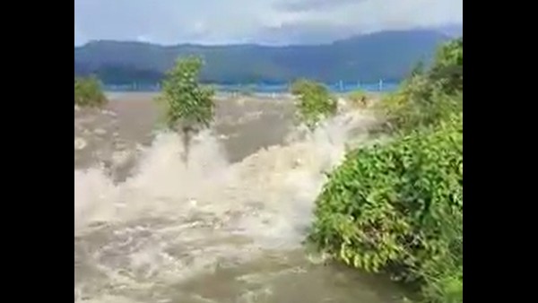 Heavey rain in Chamarajanagar distrcits: Lakes are full fill 