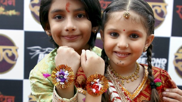 ರಾಖಿ ಕಟ್ಟುವಾಗ ಈ ಮಂತ್ರಗಳನ್ನು ಪಠಿಸಿ