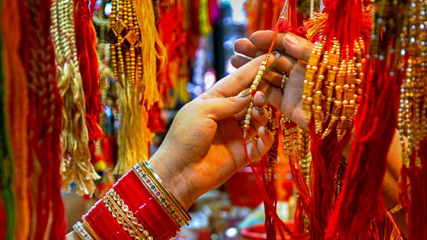 ಶ್ರಾವಣ ಪೂರ್ಣಿಮೆಯಂದು ಸಹೋದರರಿಗೆ ರಾಖಿ 