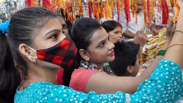  ಮಾರುಕಟ್ಟೆಗೆ ಬಣ್ಣ-ಬಣ್ಣದ ರಾಖಿಗಳ ಲಿಸ್ಟ್‌