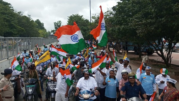 AAP tricolor celebration bike rally for a better Bangalore