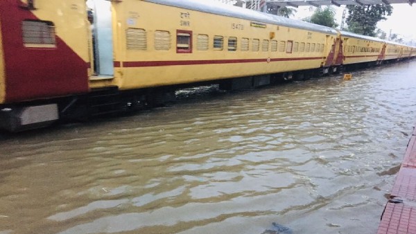 ರೈಲು ಸಂಚಾರ ಸ್ಥಗಿತ 