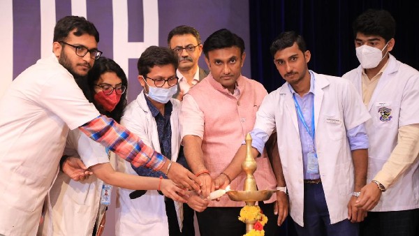 ಯುವಜನರು ರಾಜಕೀಯಕ್ಕೆ ಬನ್ನಿ ಯುವಜನರು ರಾಜಕೀಯಕ್ಕೆ ಬನ್ನಿ