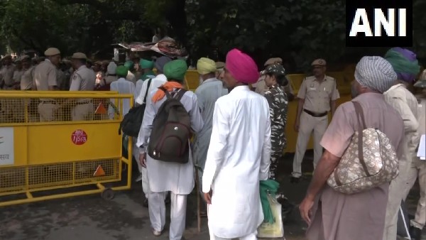 Farmers Protest; Security heightened At Delhi Borders Farmers Protest; Security heightened At Delhi Borders