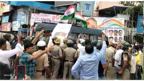  ಸೆಂಟ್ರಲ್ ಮಾಲ್‌ನಲ್ಲಿ ಸಾವರ್ಕರ್‌ ಫೋಟೋ ವಿವಾದ 