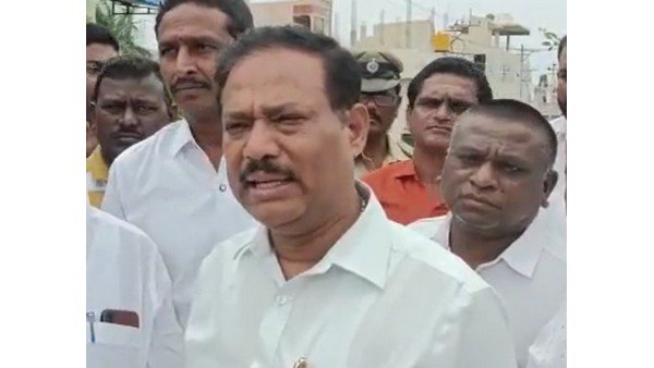 ರಾಯಚೂರನ್ನು ಬಿಟ್ಟುಕೊಡುವ ಮಾತು ಆಡಬಾರದು ರಾಯಚೂರನ್ನು ಬಿಟ್ಟುಕೊಡುವ ಮಾತು ಆಡಬಾರದು