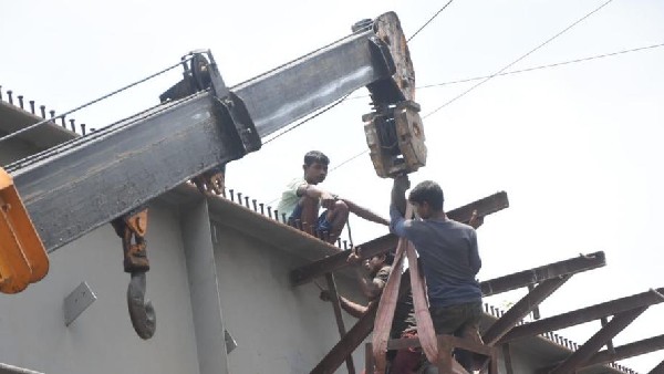 ಸೇತುವೆ ನಿರ್ಮಾಣಕ್ಕೆ ಹಲವು ಅಡೆತಡೆಗಳು ಸೇತುವೆ ನಿರ್ಮಾಣಕ್ಕೆ ಹಲವು ಅಡೆತಡೆಗಳು