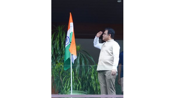 ಗ್ರಾಮೀಣ ಪ್ರದೇಶದಲ್ಲೂ ಹಾರಾಡಿದ ತ್ರಿವರ್ಣ ಧ್ವಜ 