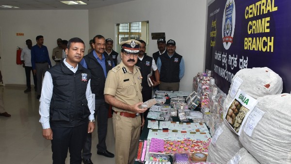  ಮಾದವ ವಸ್ತುವನ್ನು ಸಾಗಿಸುತ್ತಿದ್ದದ್ದು ಹೇಗೆ 